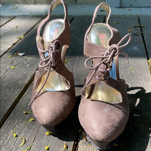 Women’s JustFab tie up heels - Picture 10 of 10